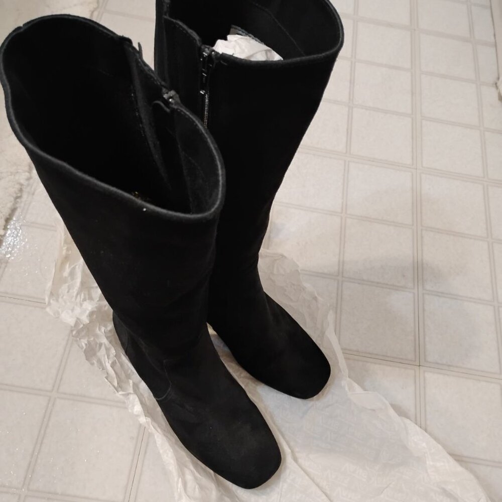 La Canadienne Black Suede Boots size 6
